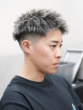 スラッシュ(SLASH) ツイストパーマ/短髪/ホワイトメッシュ/スキンフェード/姫路