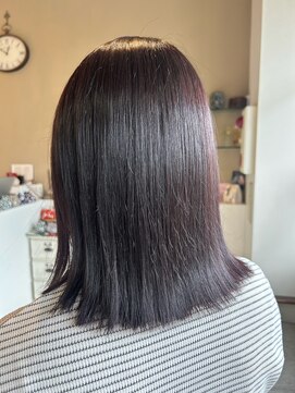 フレイズ(Frays) 韓国風 ミディアム 外ハネ 暗髪 バイオレット