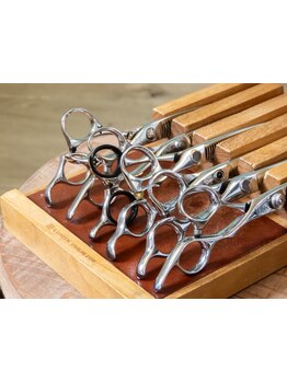 【男性支持率◎】年代問わず人気のメンズサロン★髪質やクセに合わせたカットで、扱いやすいスタイルに！