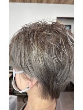 脱白髪ショート