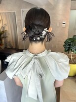 サンルーム(SUN room) カチモリシニヨンタイトアレンジ編み込み三つ編み結婚式ヘア