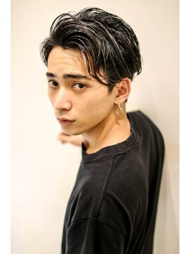 トルネード(TORNADO) 外国人風ハイライト アップバングセンターパート ソフト刈り上げ