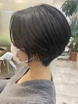 ウイバイファースト(u'i by first) ちょっと刈り上げて、首元スッキリな美人さんレイヤーショート♪