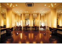 今話題の「インナーカラー」でさりげない大人のお洒落を！