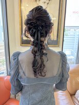 コレットヘア(Colette hair)&nbsp;編み下ろしツインアレンジ .*。