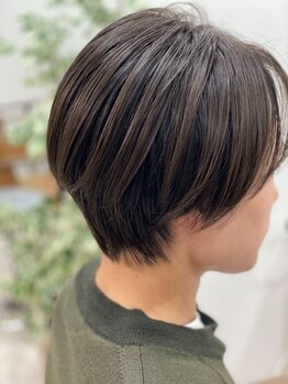 タイズ(Ties)の写真/お客様の髪質や骨格、素材を活かすデザインをご提案!気になる白髪には艶のあるグレイカラーも◎