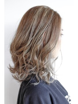 ザ オーダー(THE ORDER) 【THEORDER】ハイライトの入った外国人風ミルクティベージュ