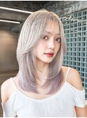 小顔にみせるレイヤーカット×ホワイトベージュカラー