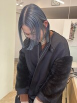 ユー(yew)&nbsp;ブルーカラーのステップカット／似合わせカット／似合わせカラー