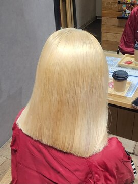 美容室 アクター 色落ちしない抜きっぱなしハイトーンカラー