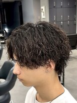 オーバル ジングウマエ(OVARL jingumae)&nbsp;縦落ちパーマセンターパートシャドウパーマフェザーパーマ