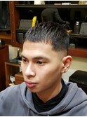 ストリートスタイル　ミドルフェードスキンクロップ