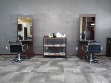 ヘアープロデュース ネオフィール 手稲店(hair produce NEO FILL)の雰囲気（広々とした店内は落ち着きのある空間です。）