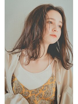 レジュアル(RESSUAL) グレーベージュ ゆるふわカール アースカラー かきあげ