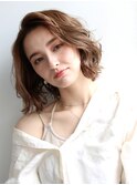 ヘルシースタイル×ビビッドカラー×金髪ボブ×前下りボブ