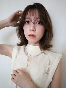 パレンテ(Parente) 外はねミディ/顔周りレイヤー