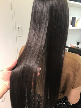 イヴォーク トーキョー(EVOKE TOKYO)の写真/"あなたの髪に、本物の潤いを―。"全国でも取扱い希少な最新ヘアケアをご提供。クセやうねりも根本解決◎
