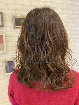 アイコニック 日進梅森台店(ICONIQ) ブラウンベージュ