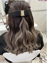 ルナクレセント (Luna crescent)&nbsp;全頭波ウェーブのお洒落ハーフアップ