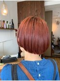 ショートボブ　個性的　オレンジ系　レッド、ピンク