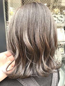 ヴァネッサ(VANESSA) 肩上ボブ×モカグレージュ