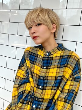 ミエル ヘア 新宿(miel hair) ハイトーンベージュ×耳かけショート