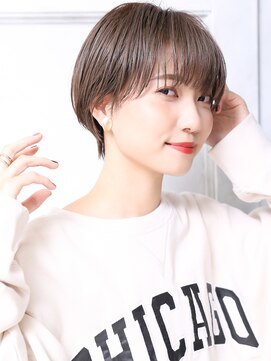 トロン(tronc) 大人可愛い小顔ツヤ髪ツヤ感前下がりショートボブA7