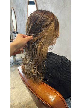 クルニエ(crenier) ブロンドとアッシュベージュ/インナーカラー