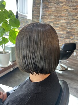 モヌエ(monue) ミニボブ×オリーブグレージュ