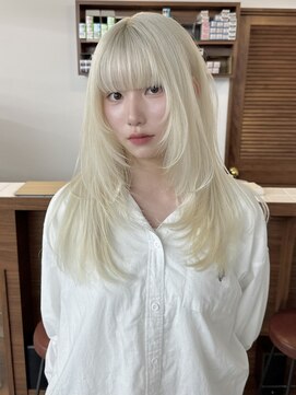 リヴ ウメダ(LIV umeda) ホワイトブロンド/レイヤーカット/ケアブリーチ/トリプルカラー