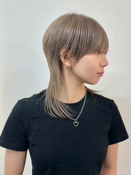 セルン(cerne) ショートウルフウルフカットレイヤーカットグレージュ