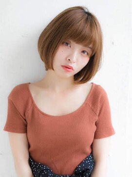 ルティア(Lutia) アッシュベージュ　ショートボブ　グラデーションカット