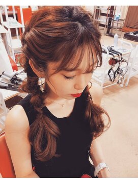 ヘアメイク アンク 編み込みツインテール