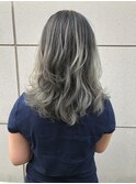 外国人風 暗髪+シルバーバレイヤージュ ゆるふわロング