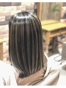 ホワイト 伊勢崎(WHITE) 縮毛矯正歴から外国人風コントラストハイライト☆