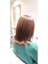 ジーナ(ZINA)&nbsp;ミルクティーカラー外ハネスタイル！