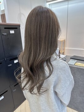 ユニ バイ マグ 長野店(Uni.by Mag) 20代30代ハイライトレイヤーカット透明感グレージュロング