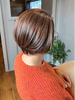 360度どこから見ても綺麗なラインとシルエットを意識し女性らしい可愛さ綺麗さかっこよさを引き出します！