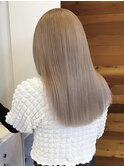 グレージュ切りっぱなしボブ前髪ありミニボブミルクティベージュ