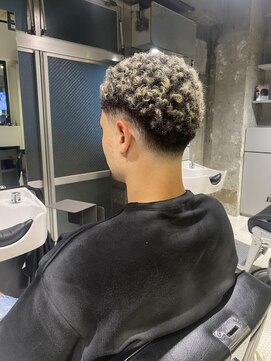 フランクスバーバーザスタンド(Frank’s barber the stand) ローフェードスタイルA