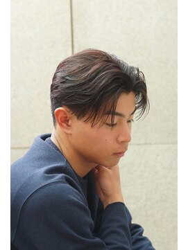 にもう 韓国風センターパート/刈り上げ