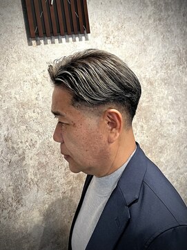 キタセンジュバーバー バイ ティーズ(KITASENJU BARBER by T's) イケオジ　ハイライト　グレージュ　フェード