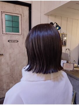 フルアヘッド(FULL A HEAD) 切りっぱなしボブ外ハネミディアム