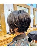 透明感ベージュの丸みショートヘア