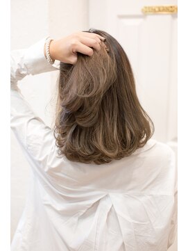 リル(Lilou) 【Lilou】ナチュラルグレージュ　Lilou/佐々木