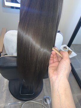 アールサロン アオヤマ(Rr SALON AOYAMA) プラチナアッシュ