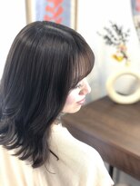 エカキラナ(eka kiranah)&nbsp;透明感あふれるミディアムヘア！グレーアッシュ！