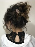 高めのお団子ヘアアレンジ