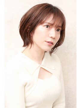 シトロン ブラン(CITRON blanc) マッシュパーマ アースカラー シースルーバング 耳掛けボブ