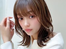 【小顔が際立つ外ハネ×ミディアム】王道ひし形シルエットで簡単に小顔を手に入れて♪